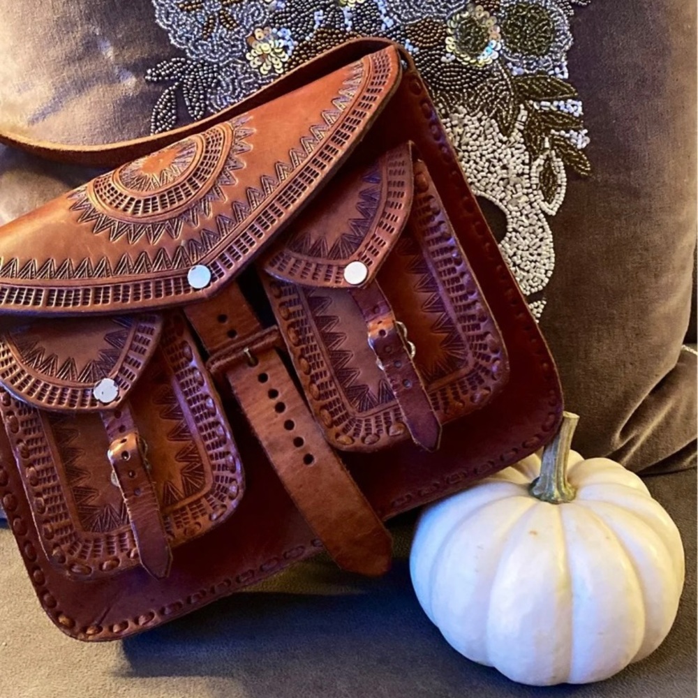 Vintage hand Tooled Mexican style leather bag.
